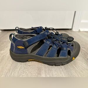 SO5 Keen Big Kids Size 5 Newport H2 Navy Blue Washable Hiking Sandals